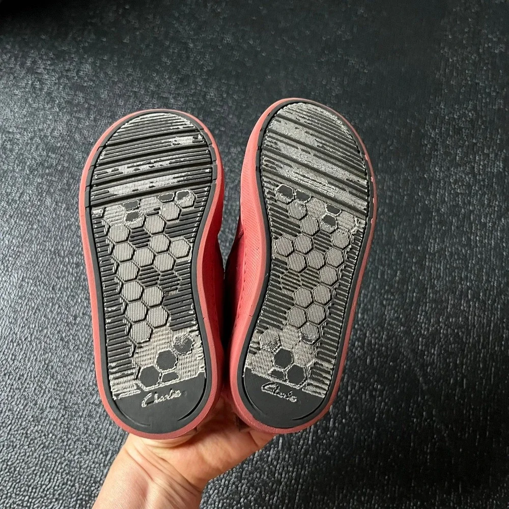 Clarks Kids Red Leather High Top Sneakers Side Zip Shoes US 10 M Leather Insoles